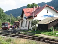 Vlakové nádraží Josefův Důl – 5 minut od hotelu ADLER